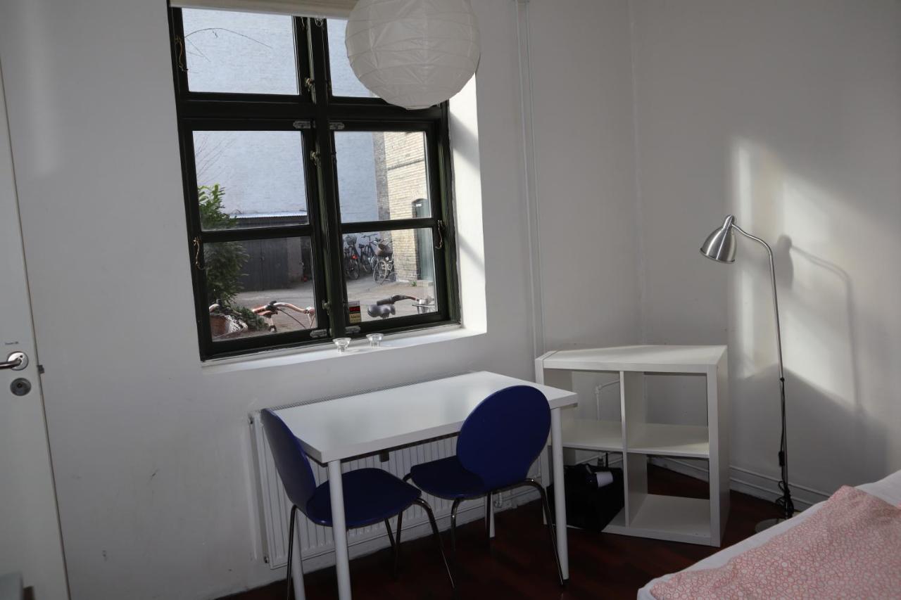 Charming Red Courtyard Apartment Kopenhagen Bagian luar foto