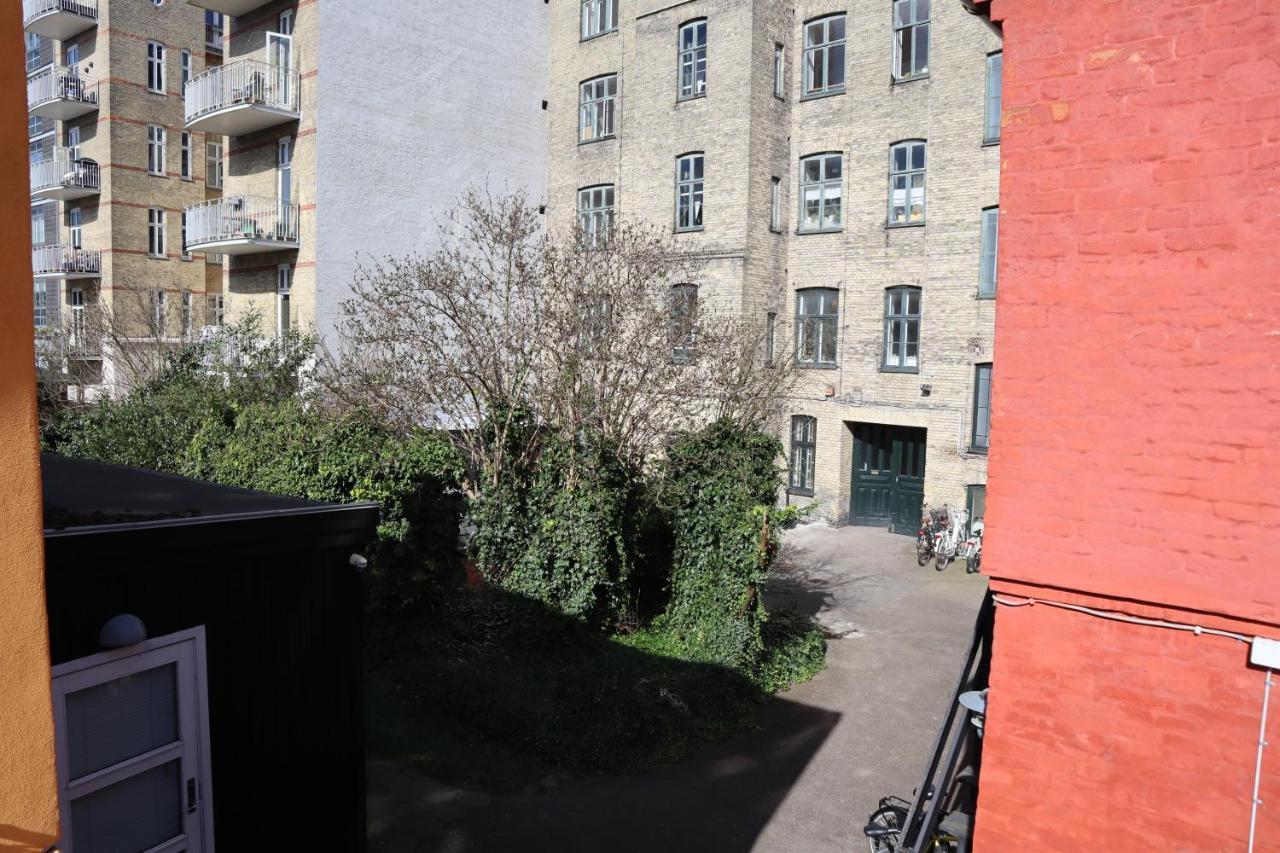 Charming Red Courtyard Apartment Kopenhagen Bagian luar foto