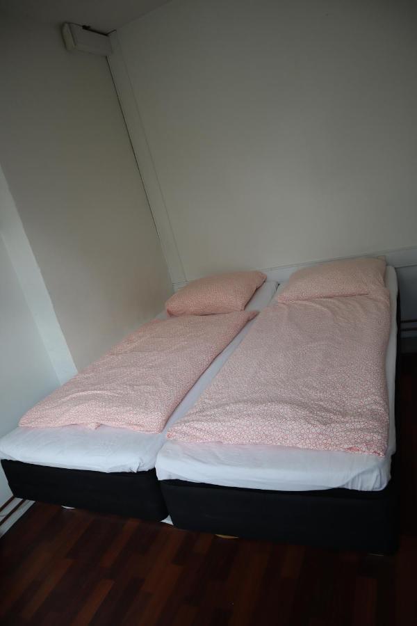 Charming Red Courtyard Apartment Kopenhagen Bagian luar foto